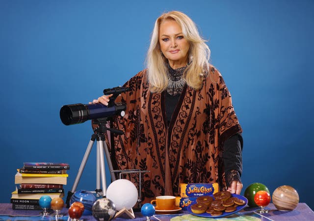 <p>Bonnie Tyler uses Jaffa Cakes to explain lunar eclipses</p>