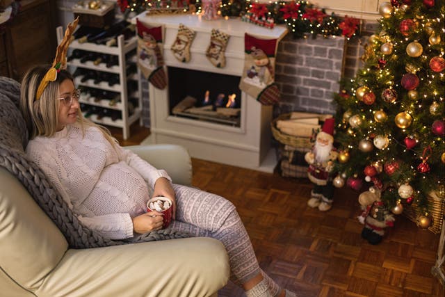 <p>A pregnant woman at Christmas</p>