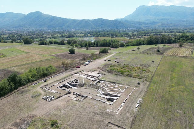 <p>View of the Interamna Lirenas excavation from above and from the North. Photograph taken in September 2023. The remains of a theatre can be seen in the centre, with the remains of the basilica behind it</p>